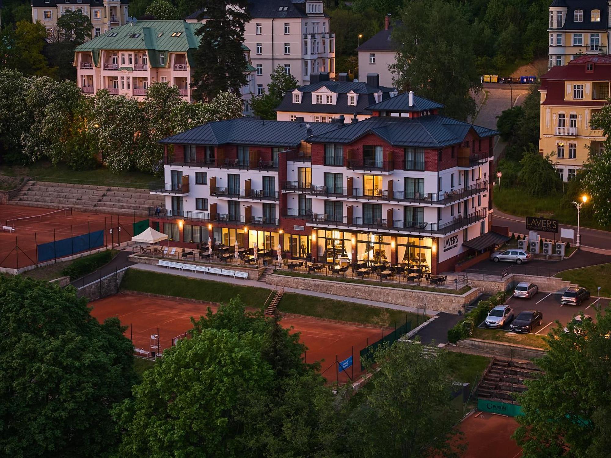 Wellness Hotel Queens 마리안스케 라즈네 외부 사진