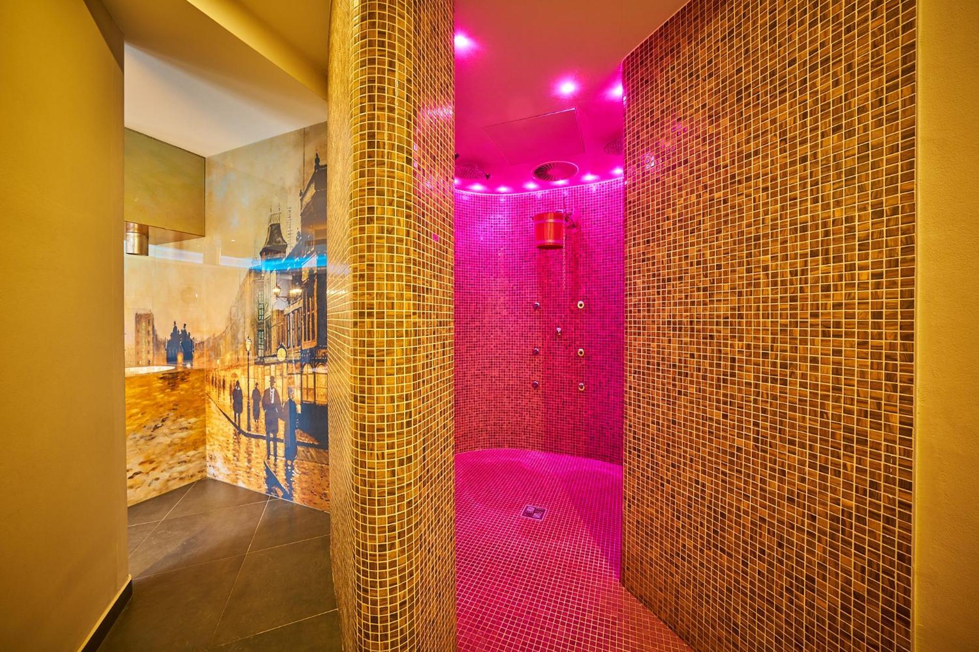 Wellness Hotel Queens 마리안스케 라즈네 외부 사진